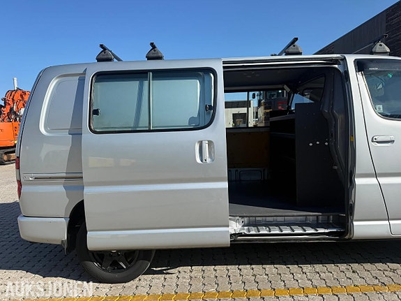 Toyota HiAce 8 of 30