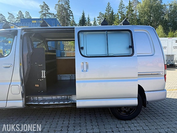Toyota HiAce 7 of 30