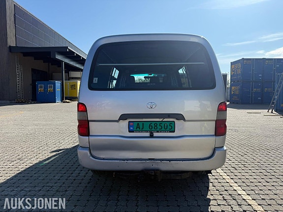 Toyota HiAce 10 of 30