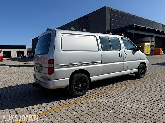 Toyota HiAce 6 of 30