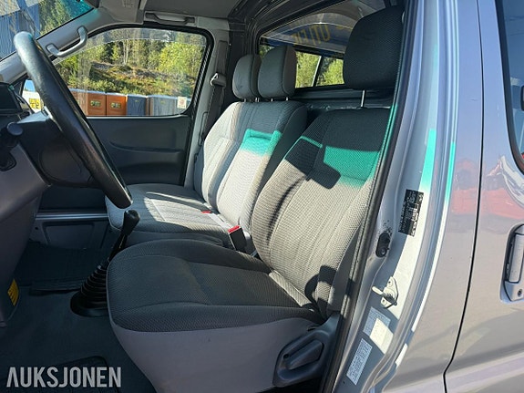 Toyota HiAce 15 of 30
