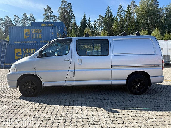 Toyota HiAce 3 of 30