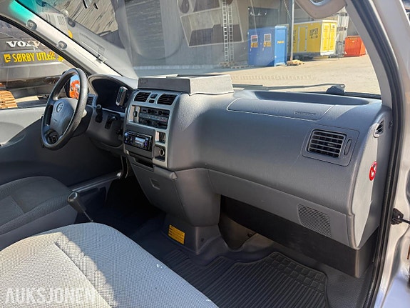 Toyota HiAce 18 of 30
