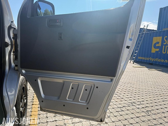 Toyota HiAce 13 of 30