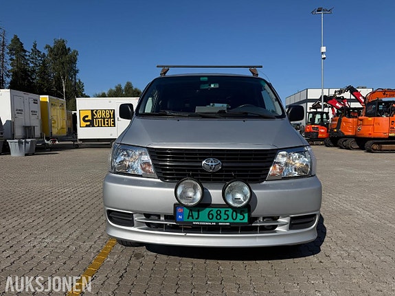 Toyota HiAce 9 of 30
