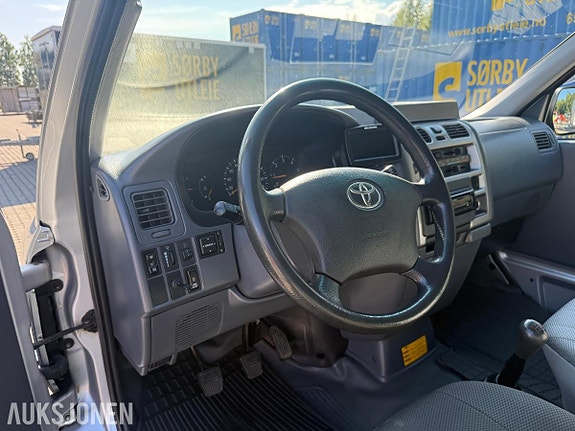 Toyota HiAce 14 of 30