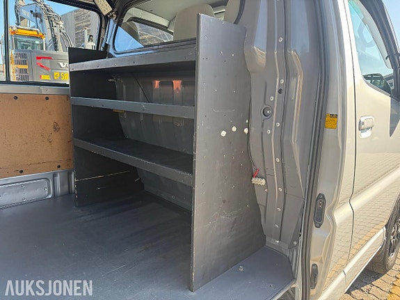 Toyota HiAce 12 of 30