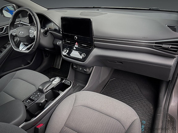 Hyundai IONIQ 8 of 13