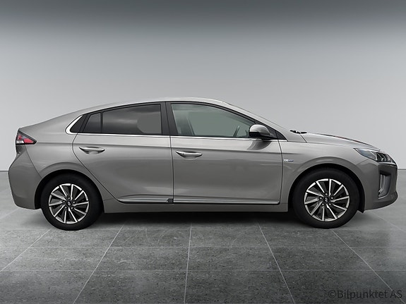 Hyundai IONIQ 6 of 13