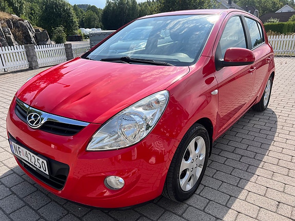 Hyundai i20 2 of 8
