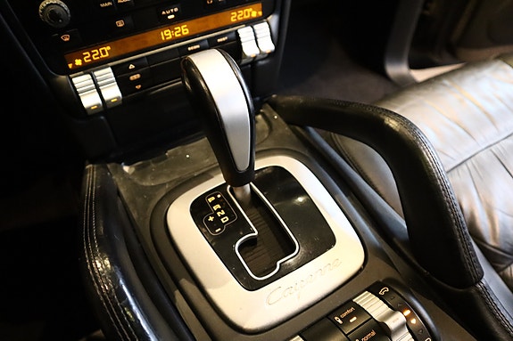 Porsche Cayenne 24 of 29