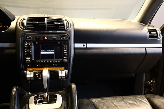 Porsche Cayenne 18 of 29