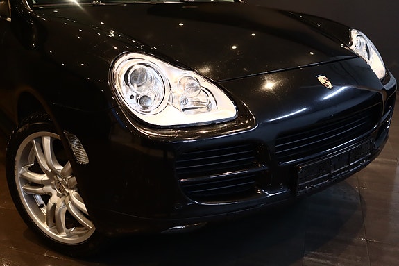 Porsche Cayenne 3 of 29