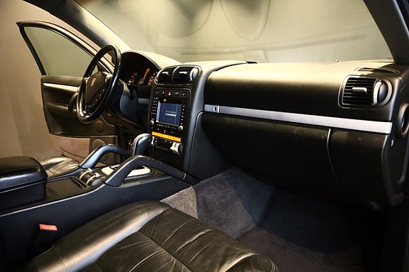 Porsche Cayenne 11 of 29