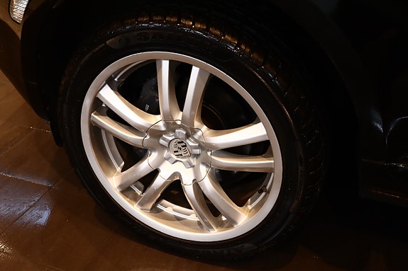 Porsche Cayenne 10 of 29