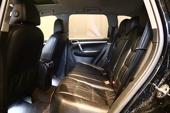 Porsche Cayenne 27 of 29