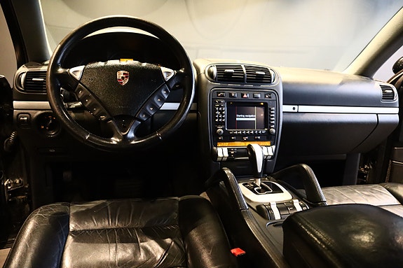 Porsche Cayenne 13 of 29