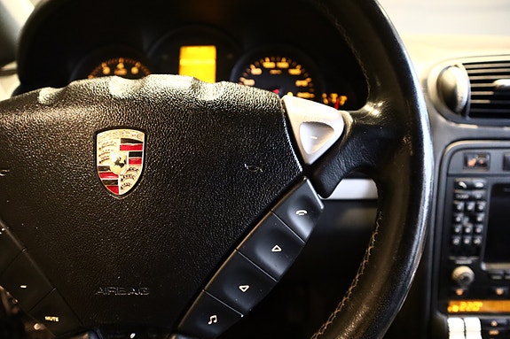 Porsche Cayenne 16 of 29