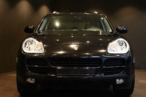 Porsche Cayenne 2 of 29