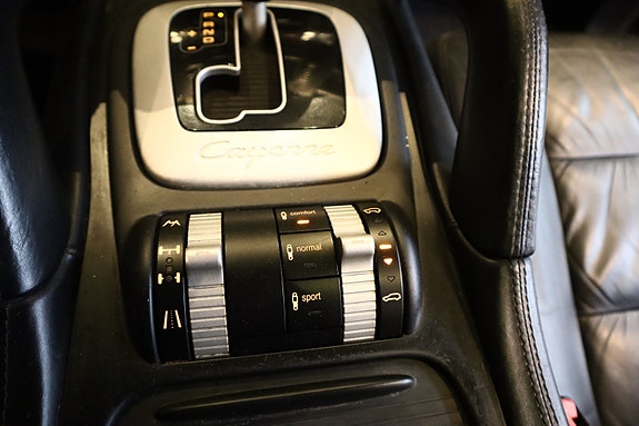 Porsche Cayenne 25 of 29