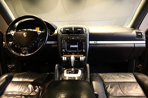 Porsche Cayenne 12 of 29