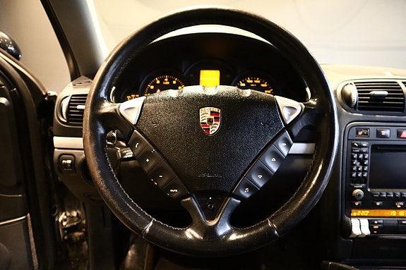 Porsche Cayenne 14 of 29