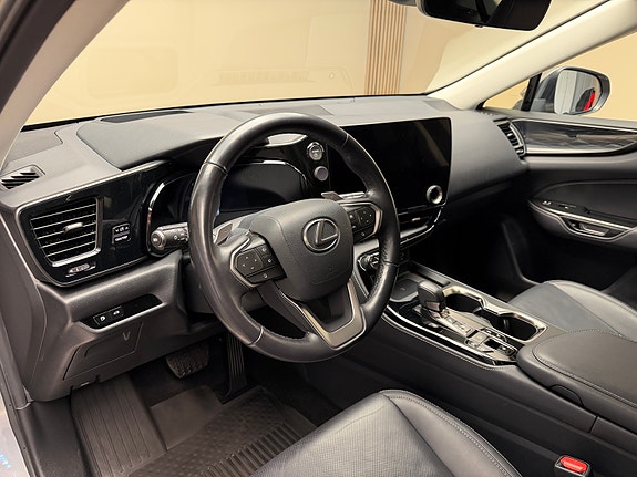 Lexus NX450h 15 of 30