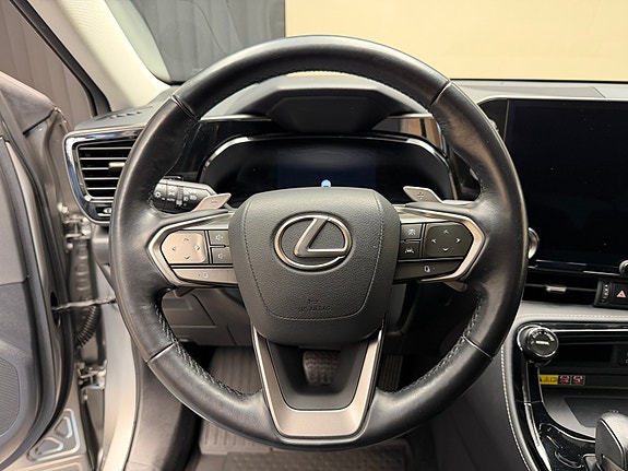 Lexus NX450h 16 of 30