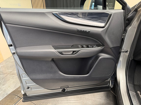 Lexus NX450h 10 of 30