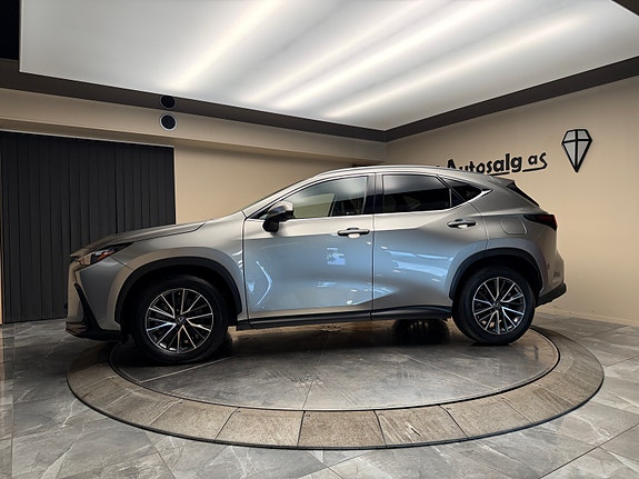 Lexus NX450h 2 of 30