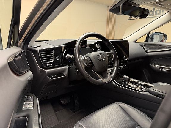 Lexus NX450h 9 of 30