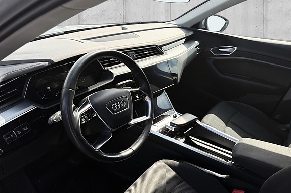 Audi e-tron 9 of 20