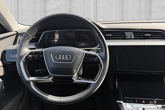 Audi e-tron 11 of 20