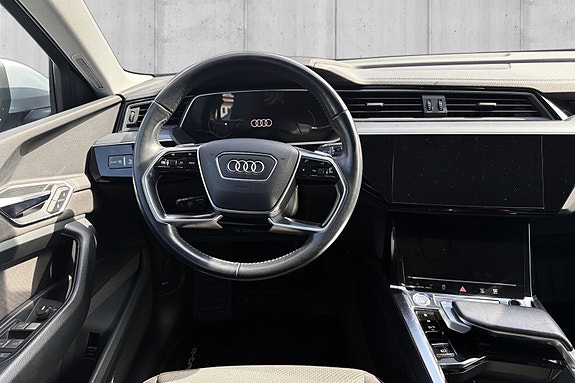 Audi e-tron 10 of 20