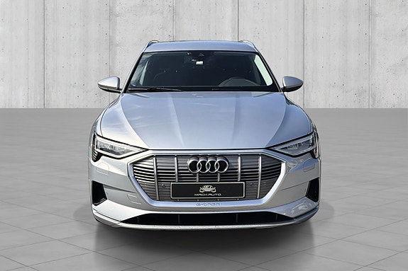 Audi e-tron 2 of 20