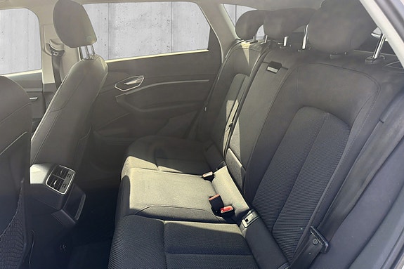 Audi e-tron 18 of 20