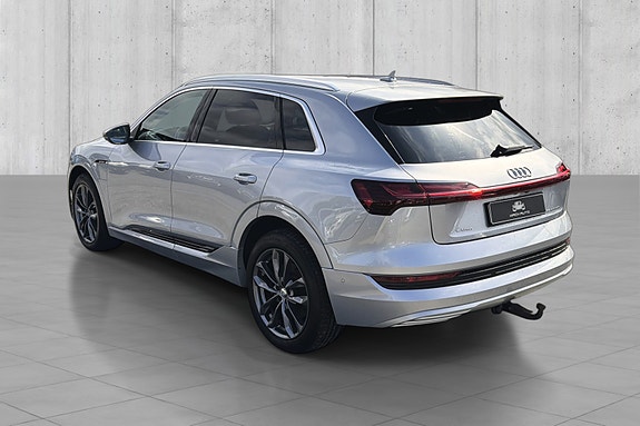 Audi e-tron 4 of 20