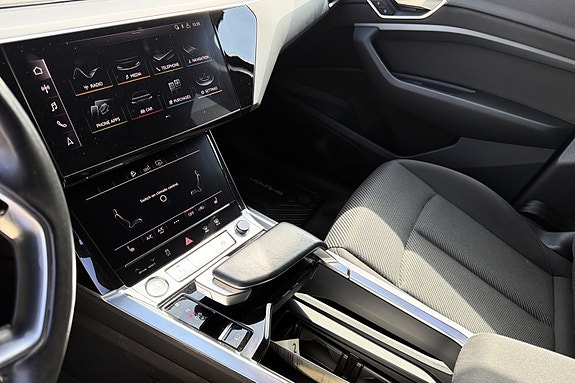 Audi e-tron 16 of 20