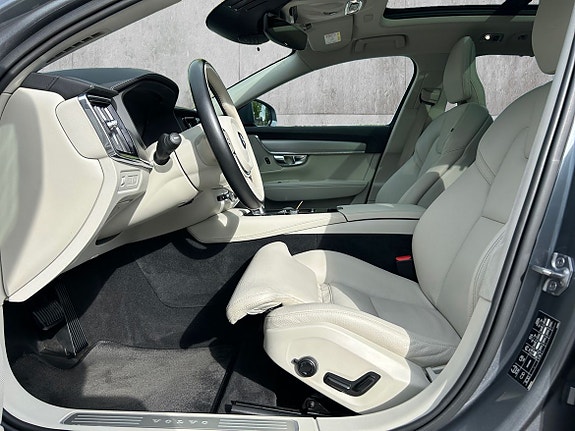 Volvo V90 10 of 30