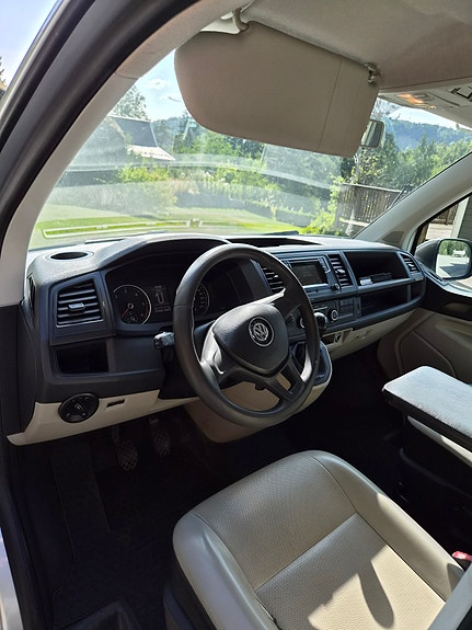 Volkswagen Transporter 13 of 16