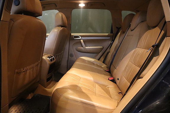 Porsche Cayenne 25 of 28