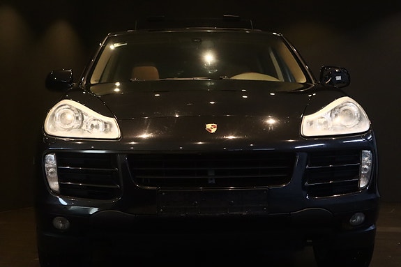 Porsche Cayenne 4 of 28