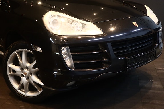 Porsche Cayenne 5 of 28