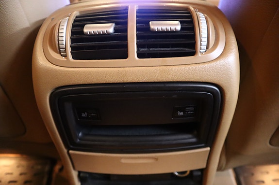 Porsche Cayenne 28 of 28