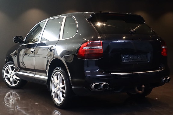 Porsche Cayenne 7 of 28