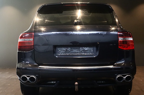 Porsche Cayenne 8 of 28
