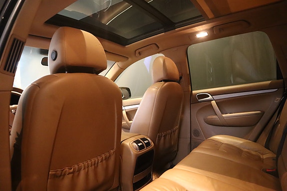 Porsche Cayenne 26 of 28