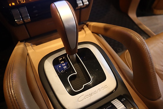 Porsche Cayenne 21 of 28