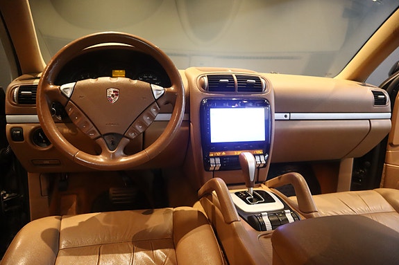 Porsche Cayenne 14 of 28