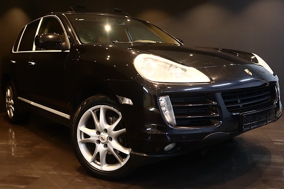 Porsche Cayenne 2 of 28